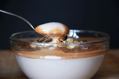 Jahodov&yacute; "jogurt"